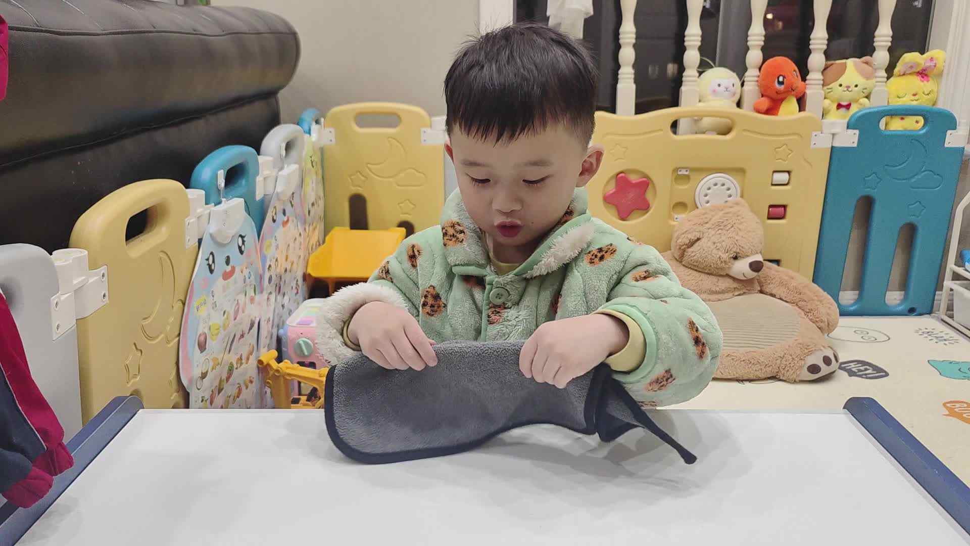 小A班2023.12.17李楷延——生活教育练习擦桌子.mp4