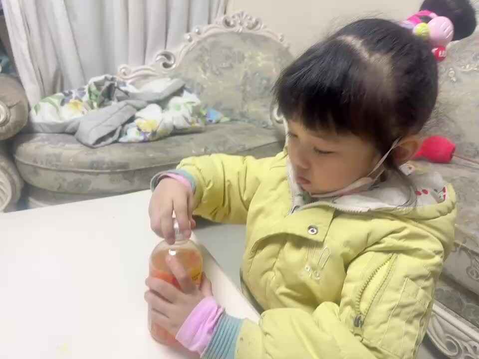 ⁣20231221中B舒琳芯拧瓶盖