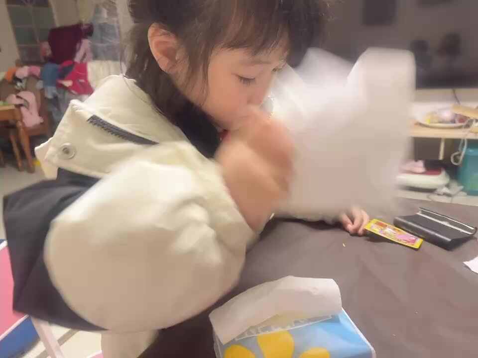 ⁣20231228中B舒琳芯擦嘴