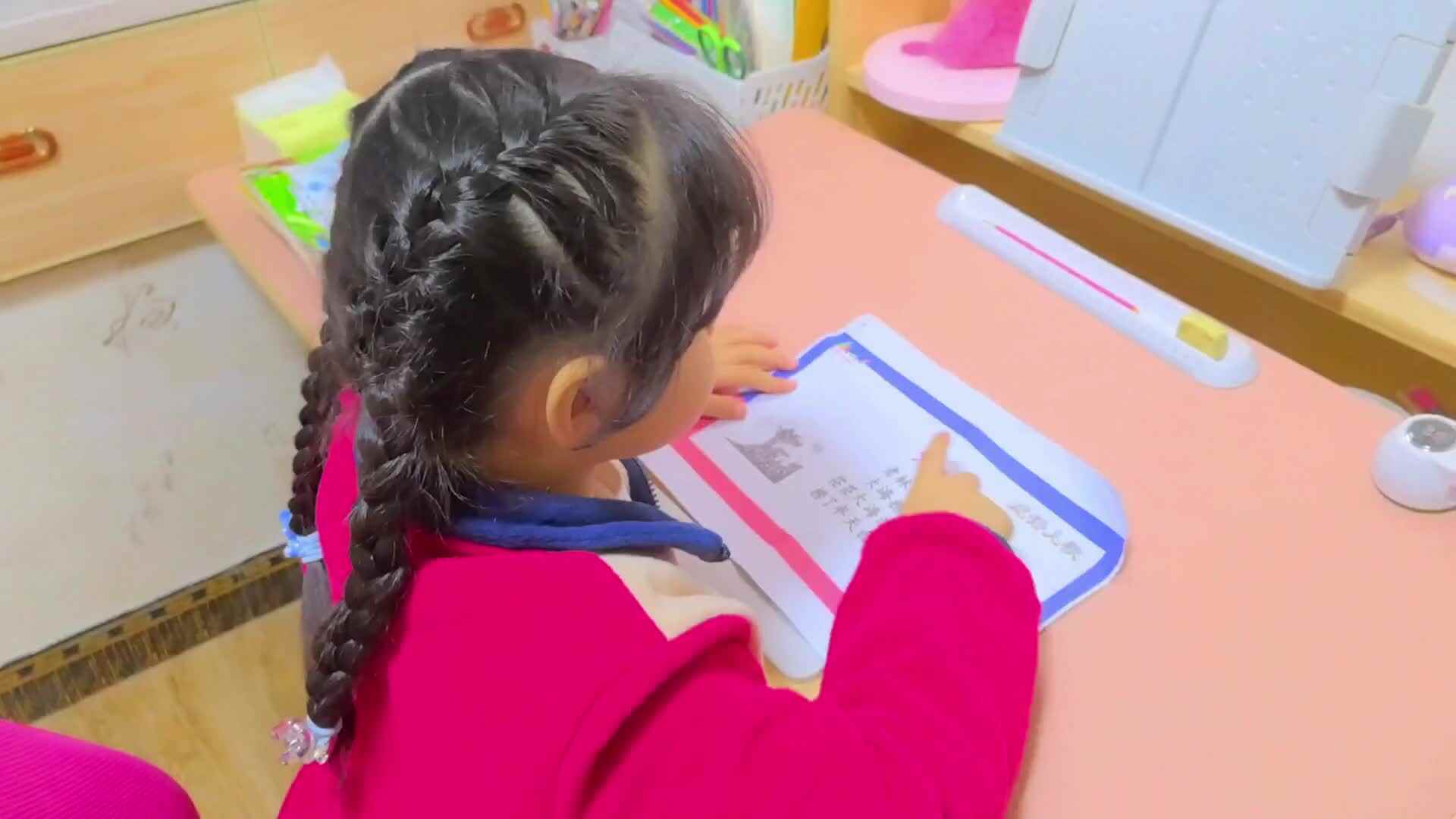 大B班蒋佳欣12月6日亲子闯关游戏（写字9，指读成语儿歌，解扣子）.mp4