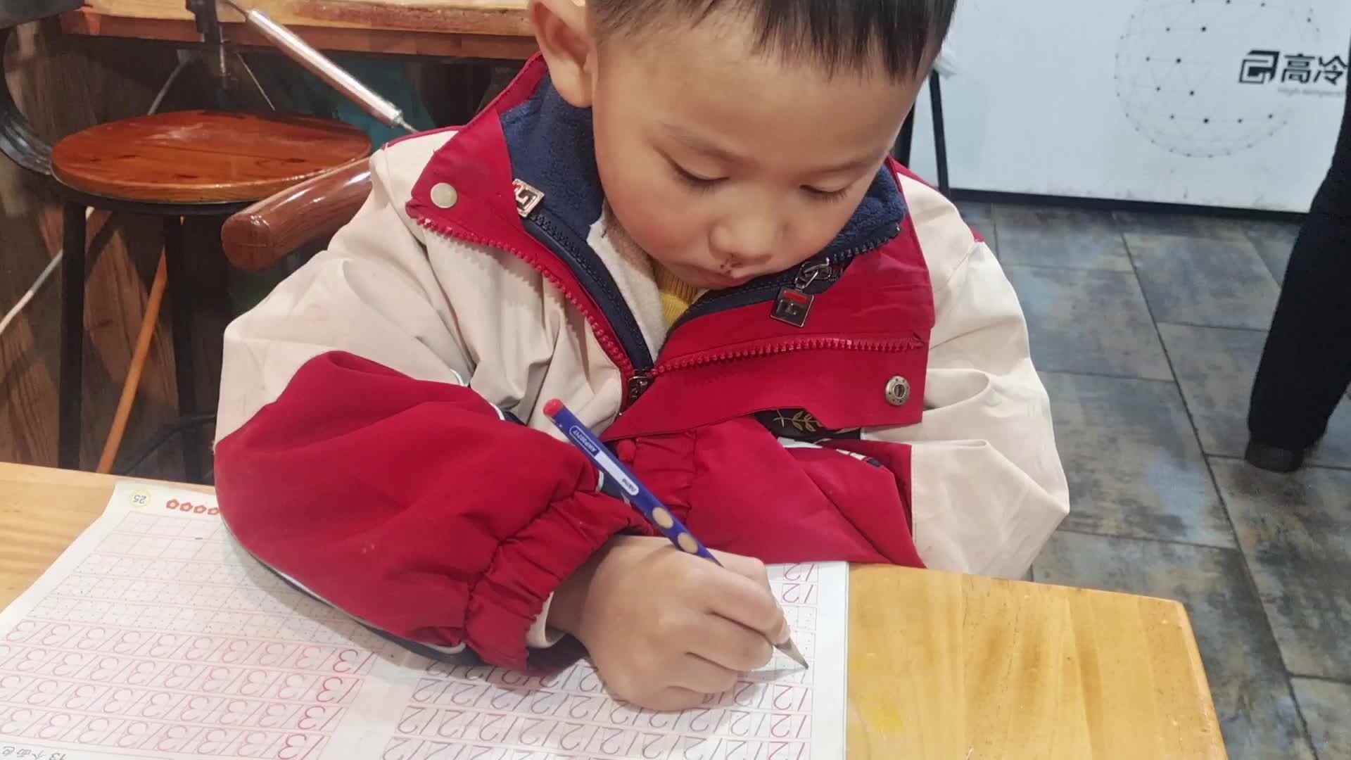 大B班王子扬数字12连一连