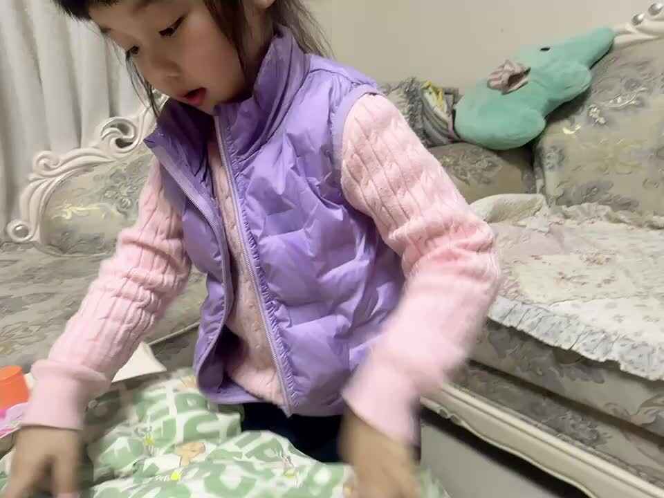 ⁣20231206中B舒琳芯翻袖子