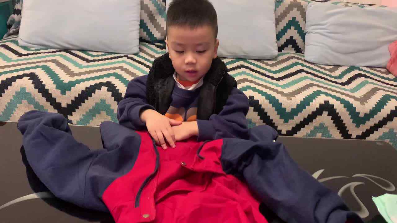 中B班杨育寒练习翻衣袖