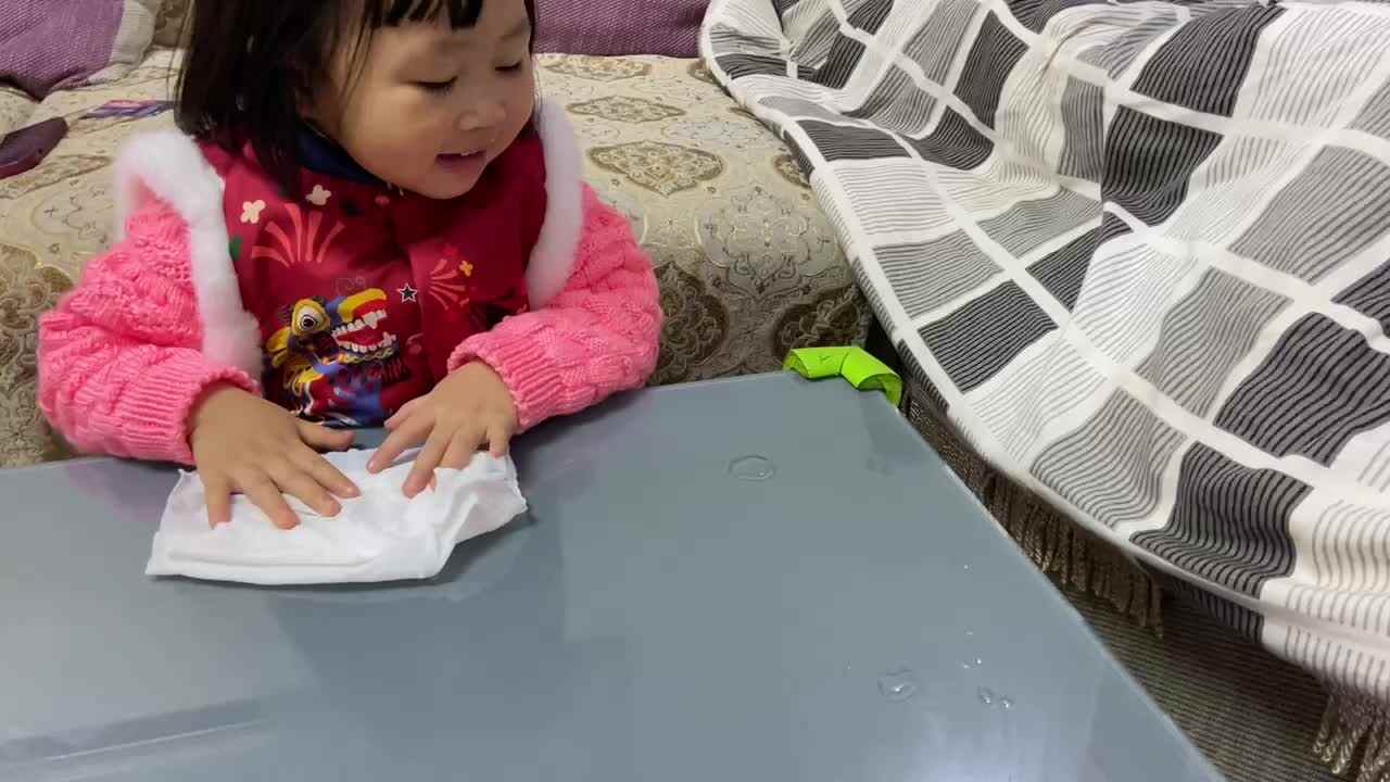 小A班2023.12.15张艺涵-擦桌子.MOV