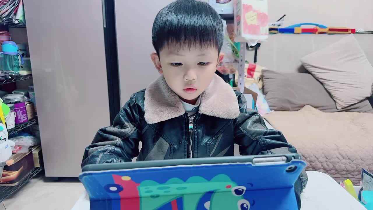 2023.12.2观看英文儿歌《球类运动歌》.MOV