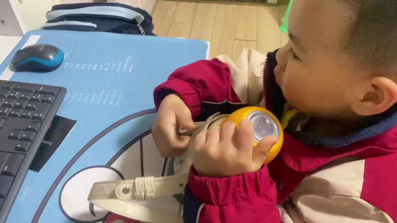 中B班吕子垚练习（拧瓶盖）2023128