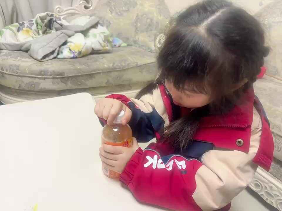 ⁣20231220中B班舒琳芯朗读拧瓶盖