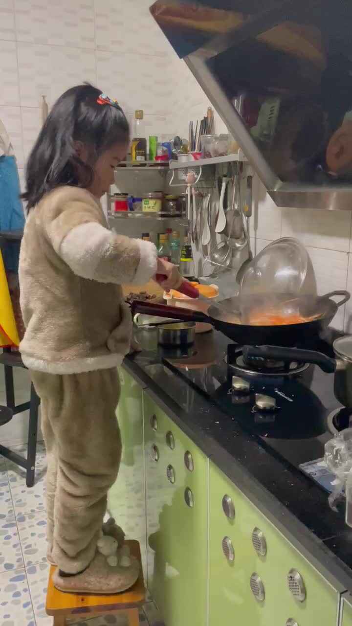 帮做家务～帮妈妈炒菜