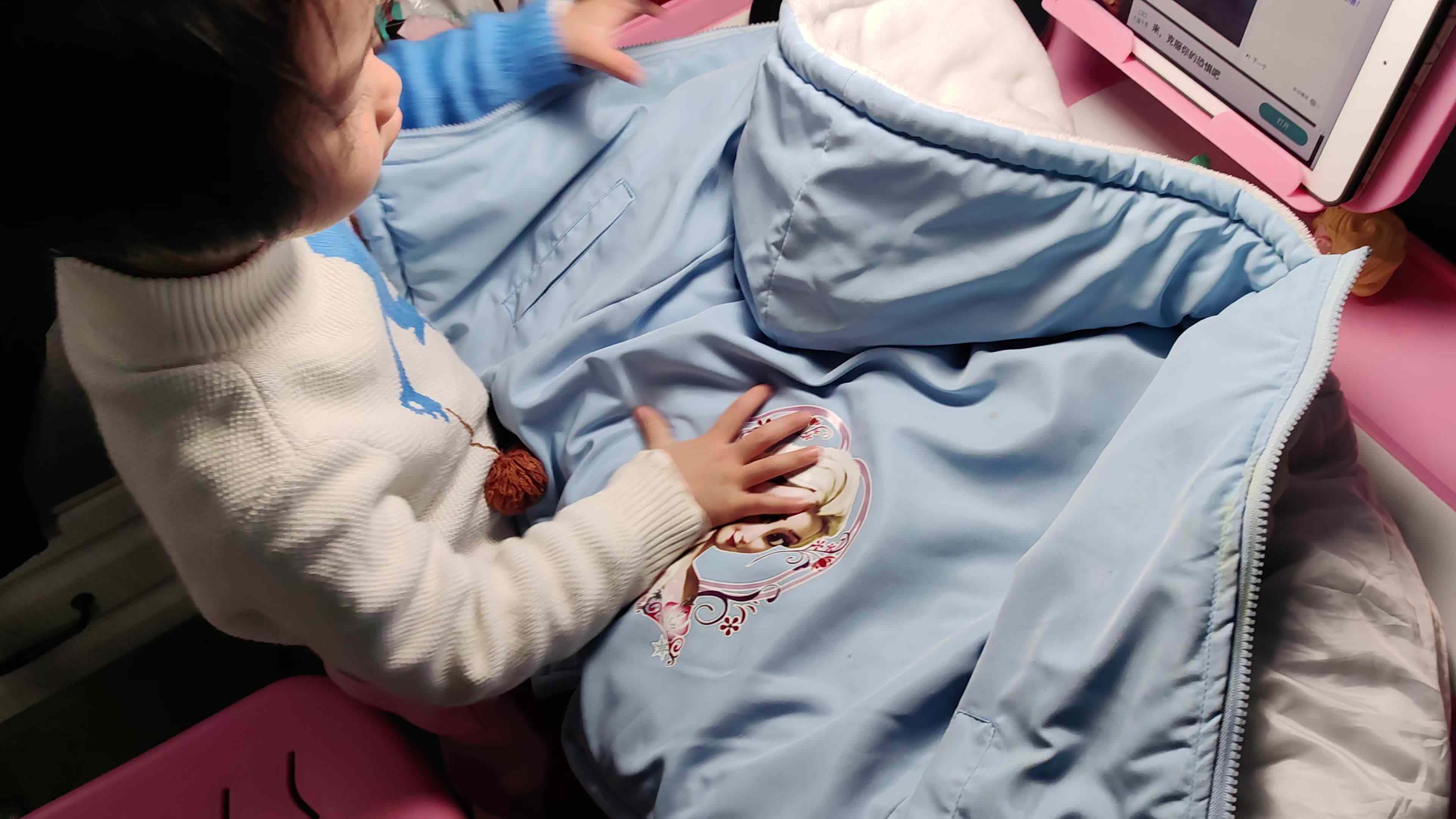 中B班徐子伊练习翻衣袖