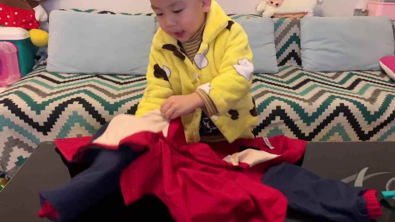 中B班杨育寒练习翻衣袖