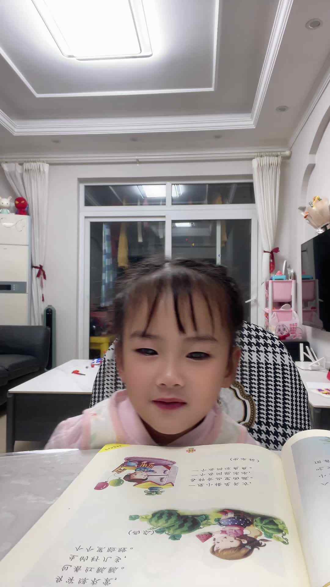 中B班 李曦蕊 指读 《谜语二》