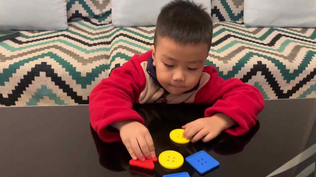 中B班杨育寒练习按图形排序