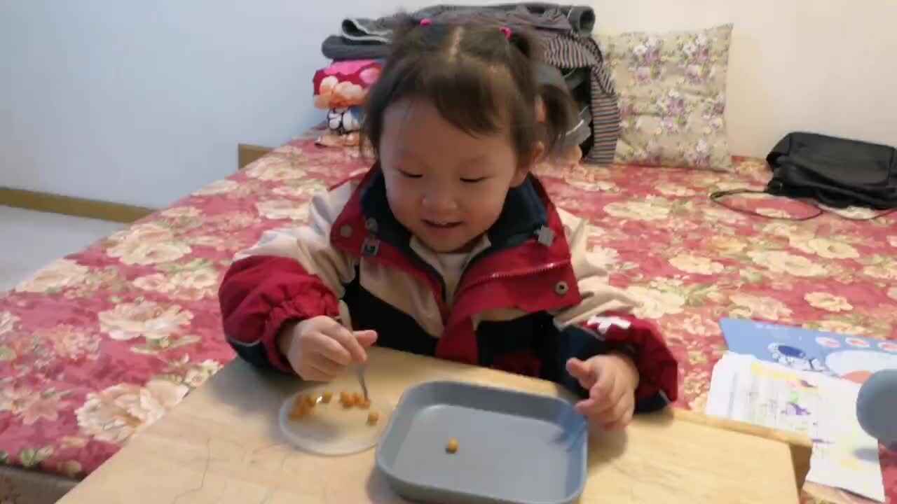 中A班李盈莹 夹豆子