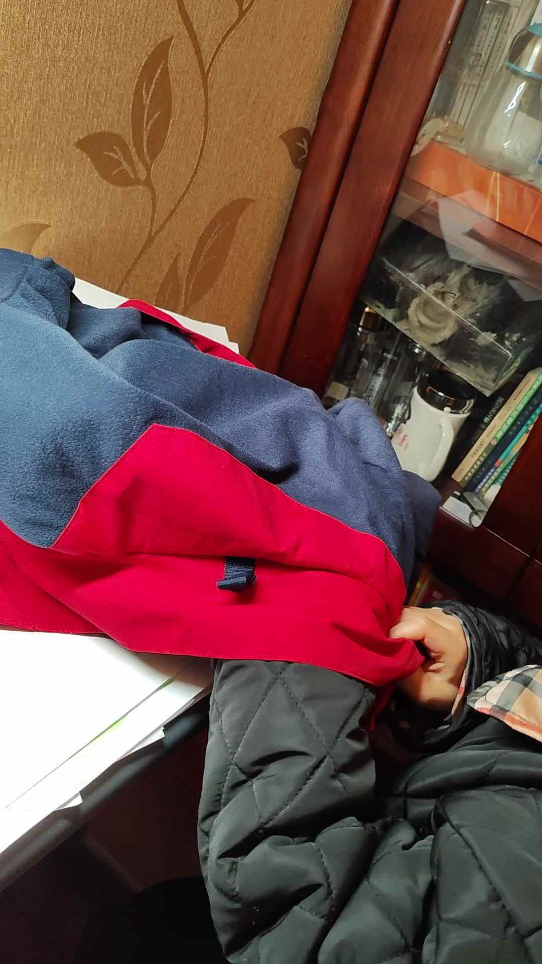 中b班刘倬宇翻衣袖VID_20231207_204110.mp4