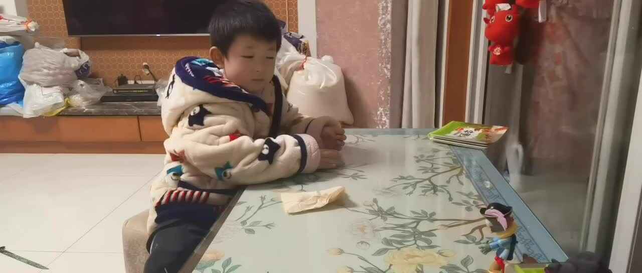 2023.12.25大B班  ⁣做家务《擦桌子》