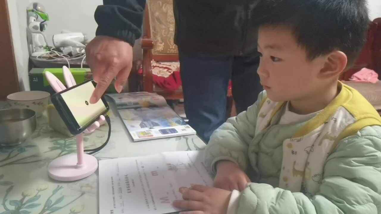 ⁣⁣2023.12.2大B班  ⁣观看英文故事《The Foot Book》
