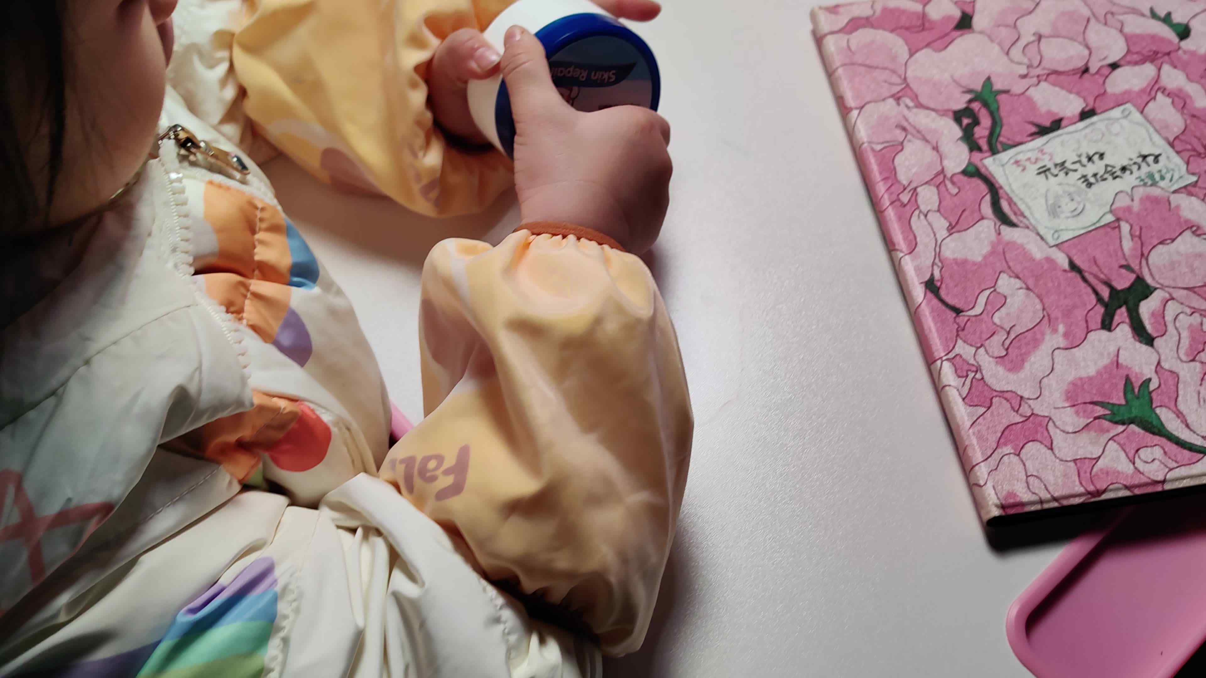 中B班徐子伊练习扭盖子