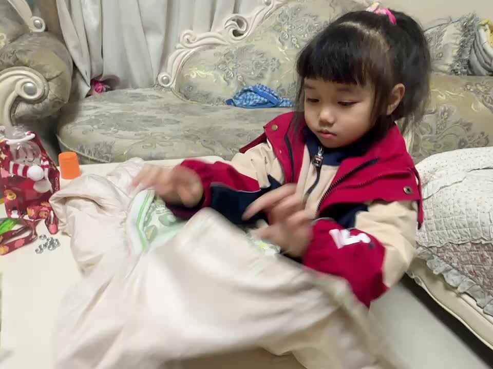 ⁣20231205⁣中B班舒琳芯翻袖子