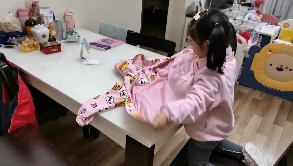 中 B 班宁汐言练习卷袖子.mp4