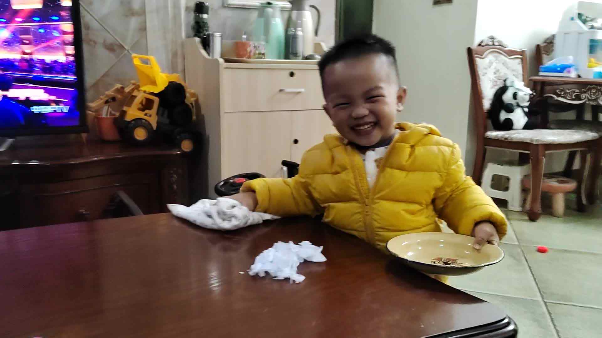 小a班.2023.12.14陈禹呈生活教育.擦桌子