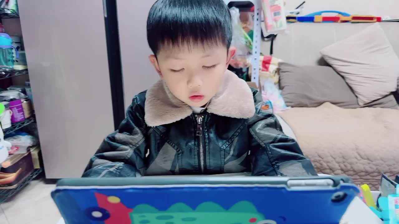 2023.12.2观看绘本《sports day》