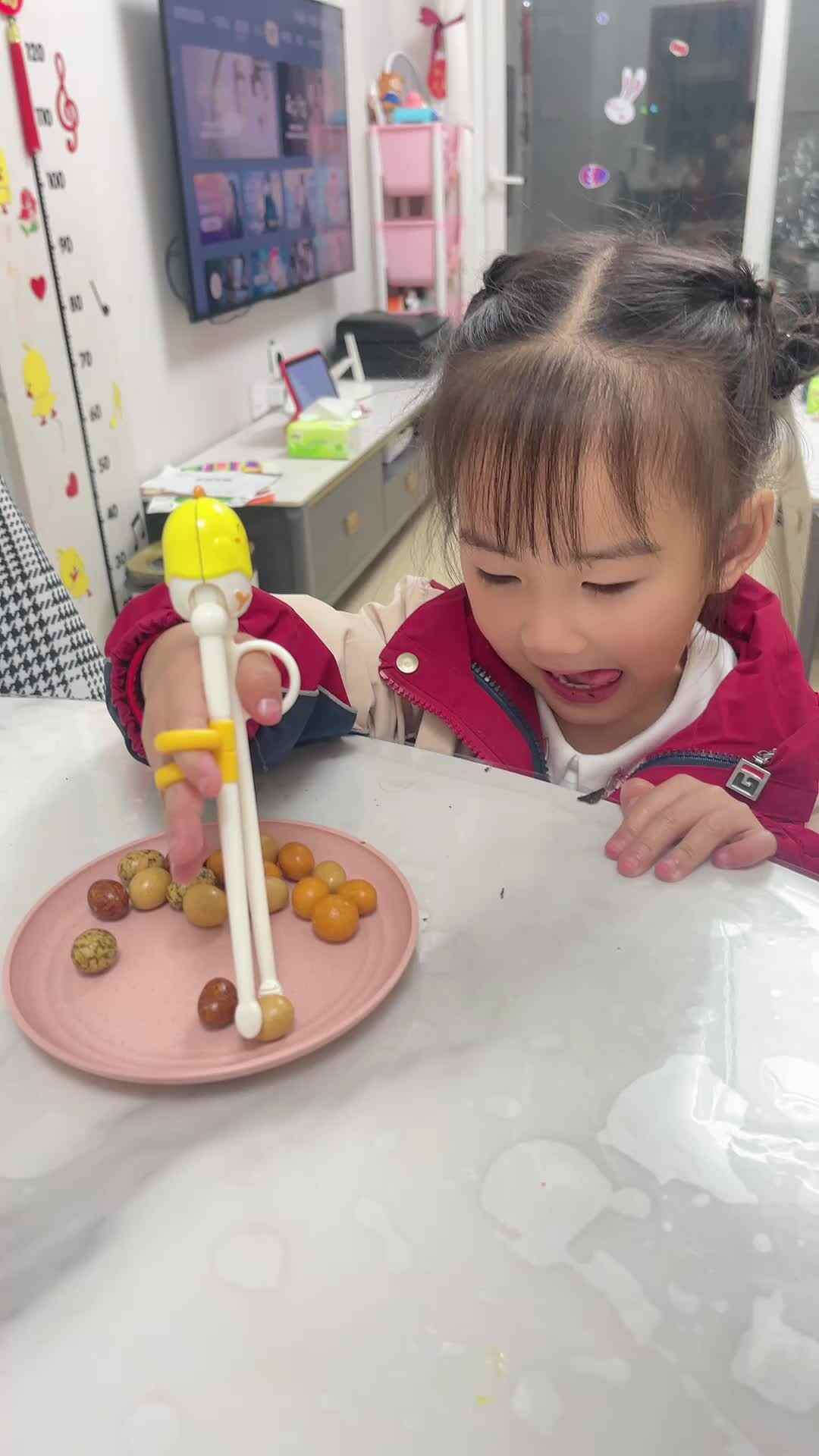 中B班 李曦蕊 练习夹豆子