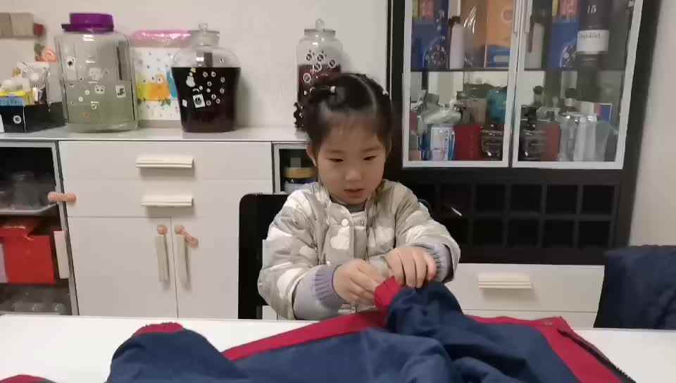 中b班宁汐言练习翻衣袖