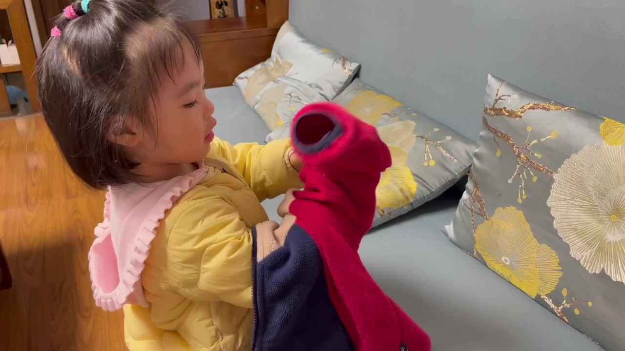 中B班李茵琪练习翻衣袖