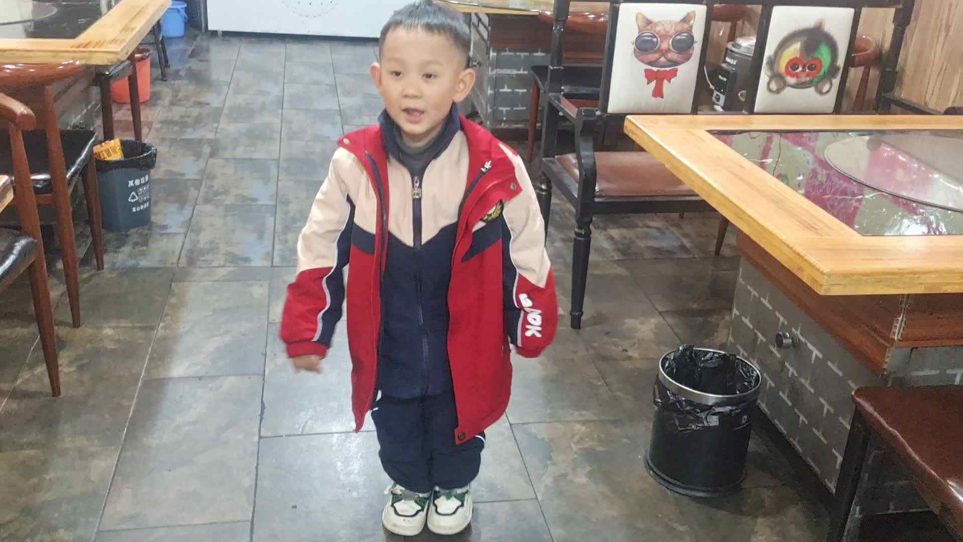 大B班王子扬单脚跳