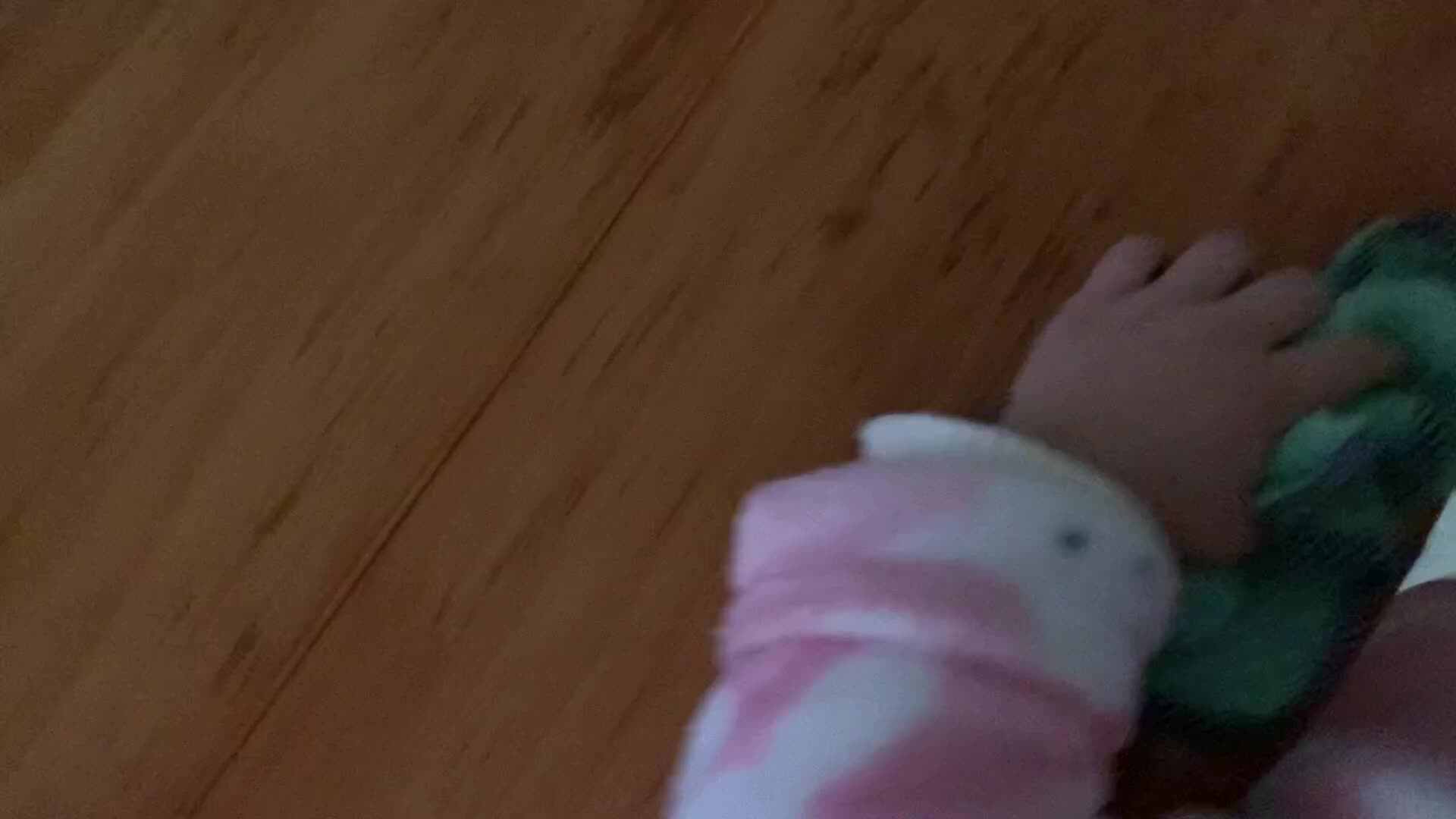 自己学会擦桌子