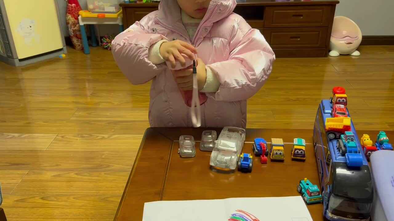 中B班李茵琪练习拧瓶盖.MOV