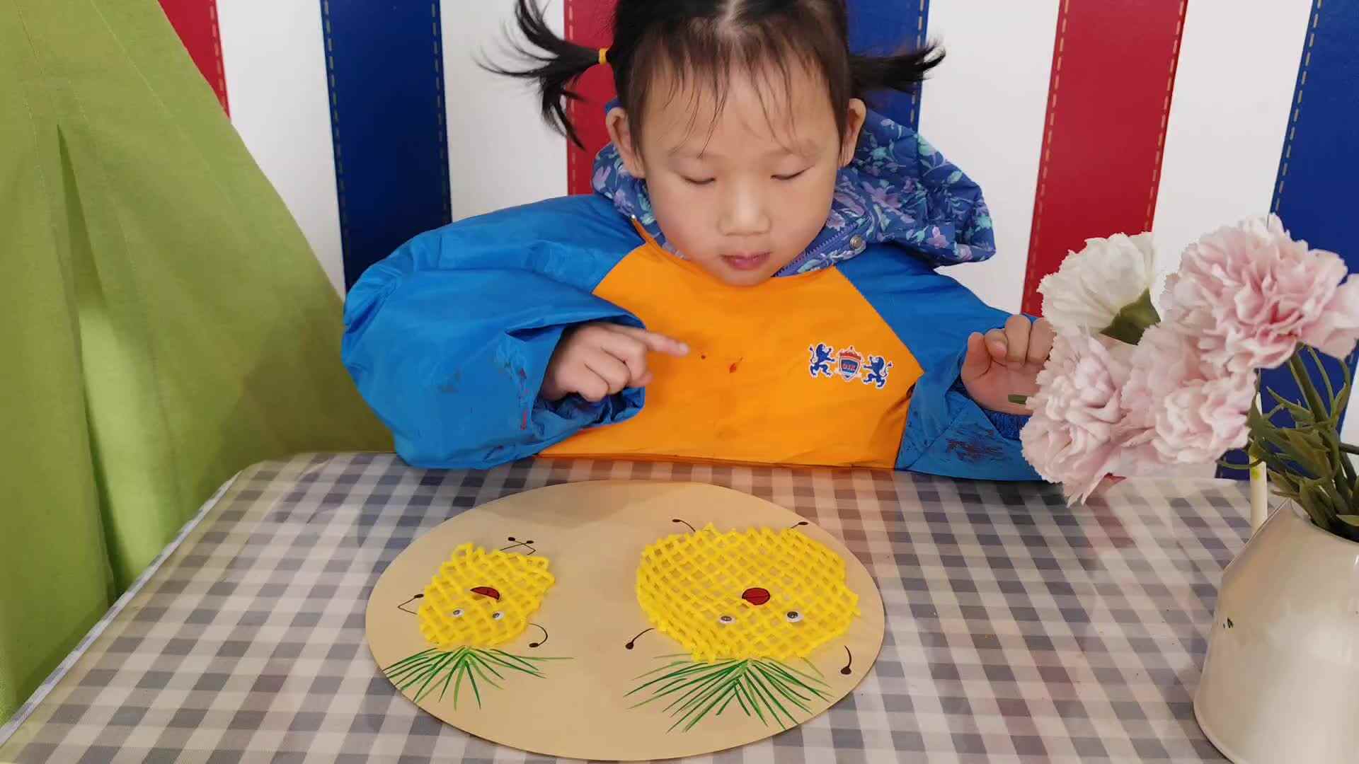 美工作品——《调皮的菠萝》（吴瑷汝）