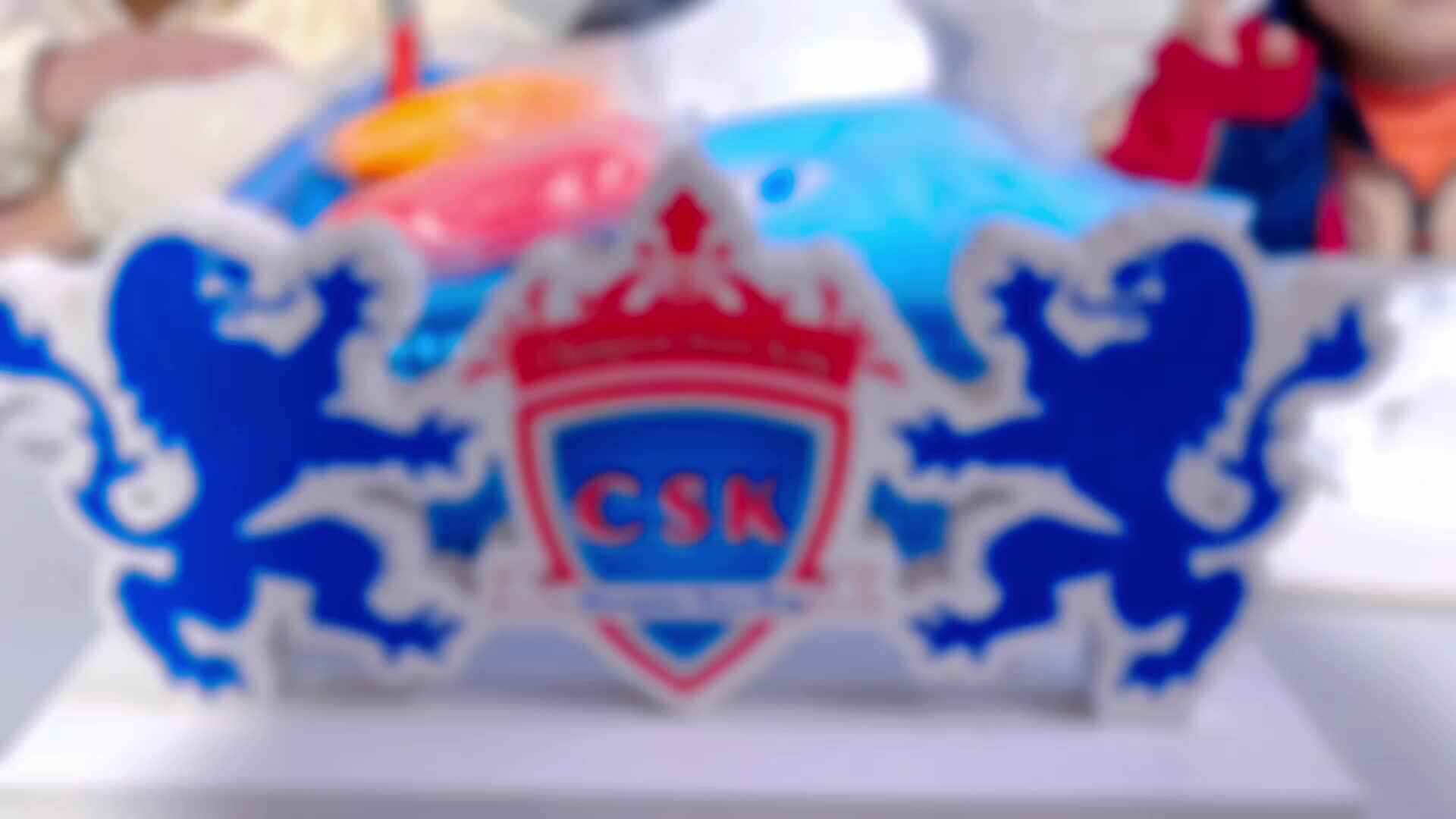 4-5岁组蒋佳欣《冰川上的企鹅》