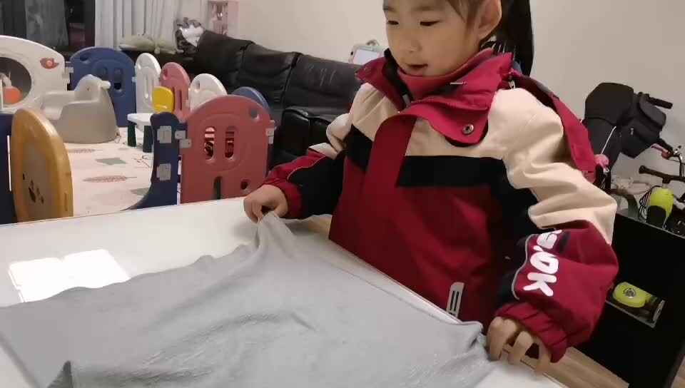 中 B 班宁汐言练习擦桌子.mp4