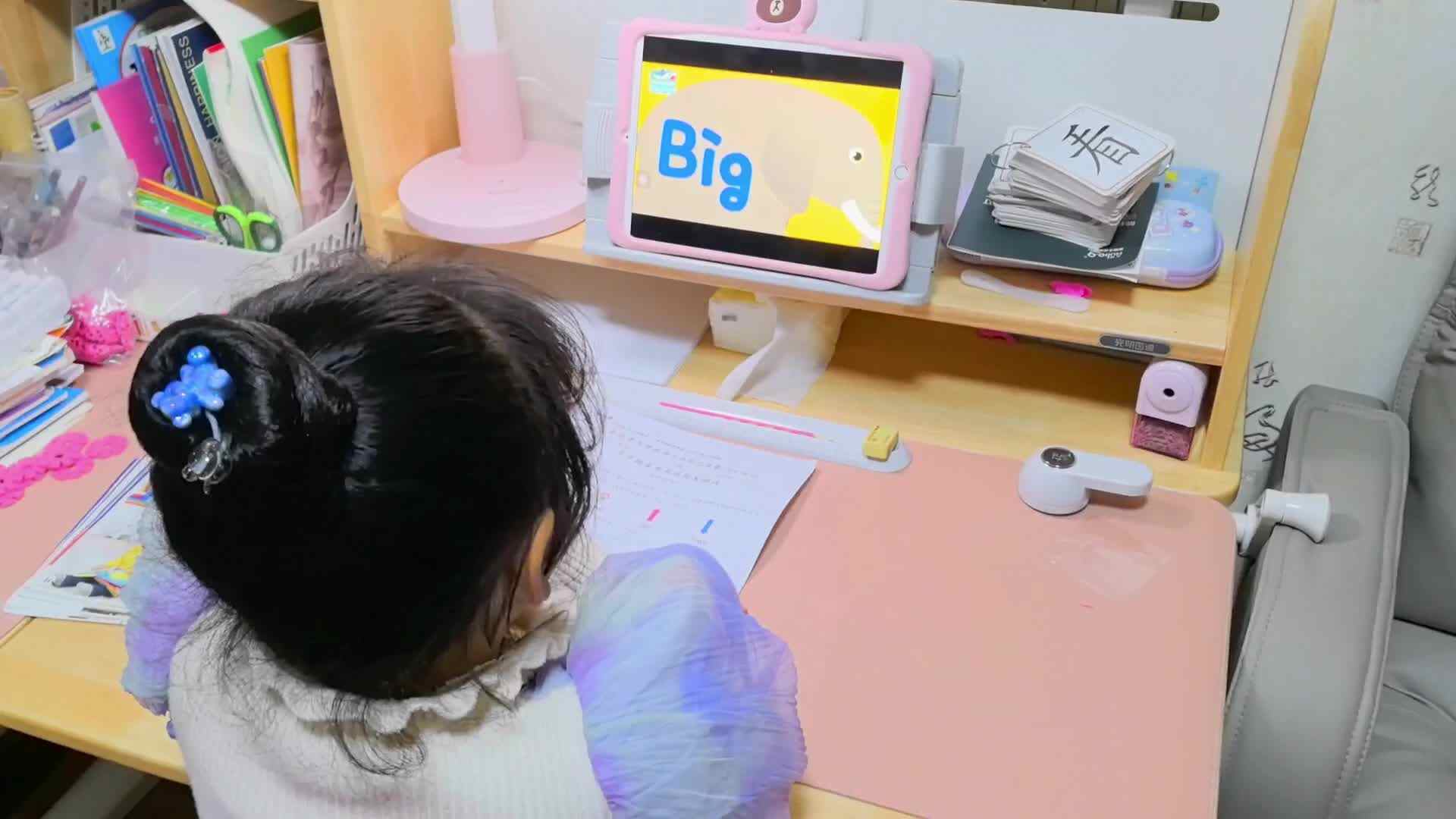 大B班蒋佳欣12月9日亲子闯关游戏（读英语）.mp4