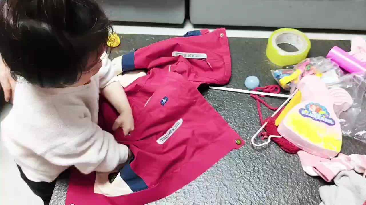 中B班徐子伊练习翻衣袖