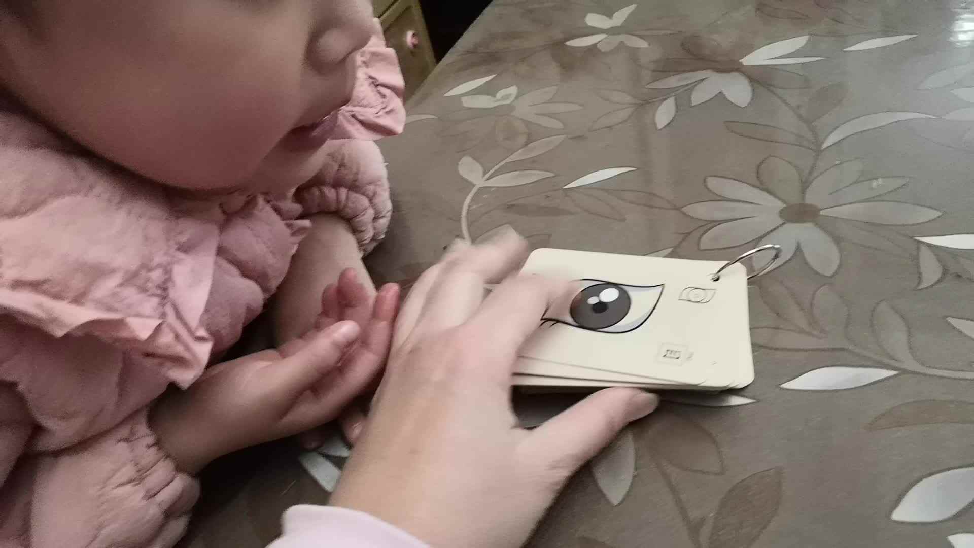 中B班12月15张芷萱识字“目、月、巾、回、只”