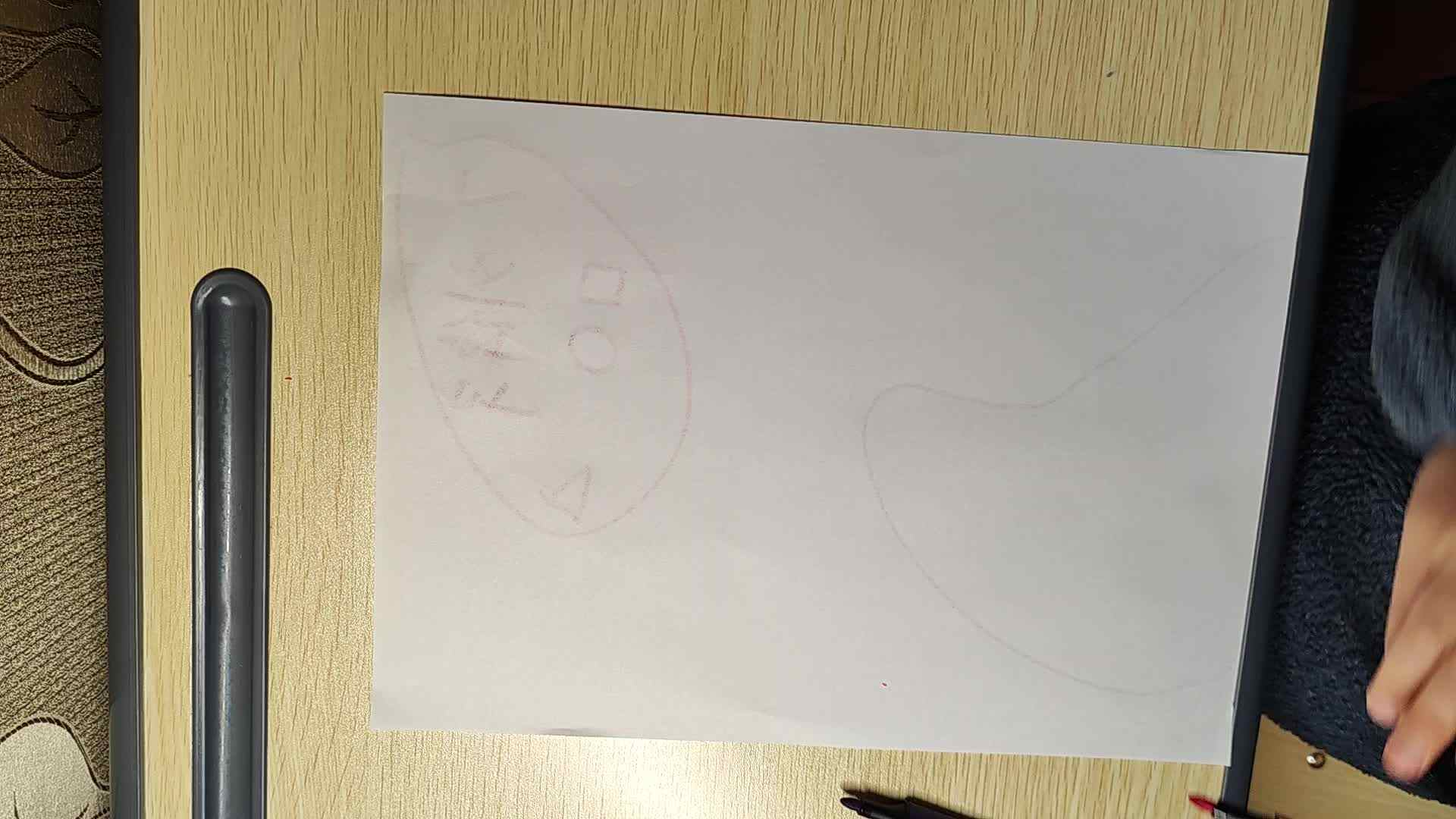 中b班刘倬宇画彩虹VID_20231218_211057.mp4