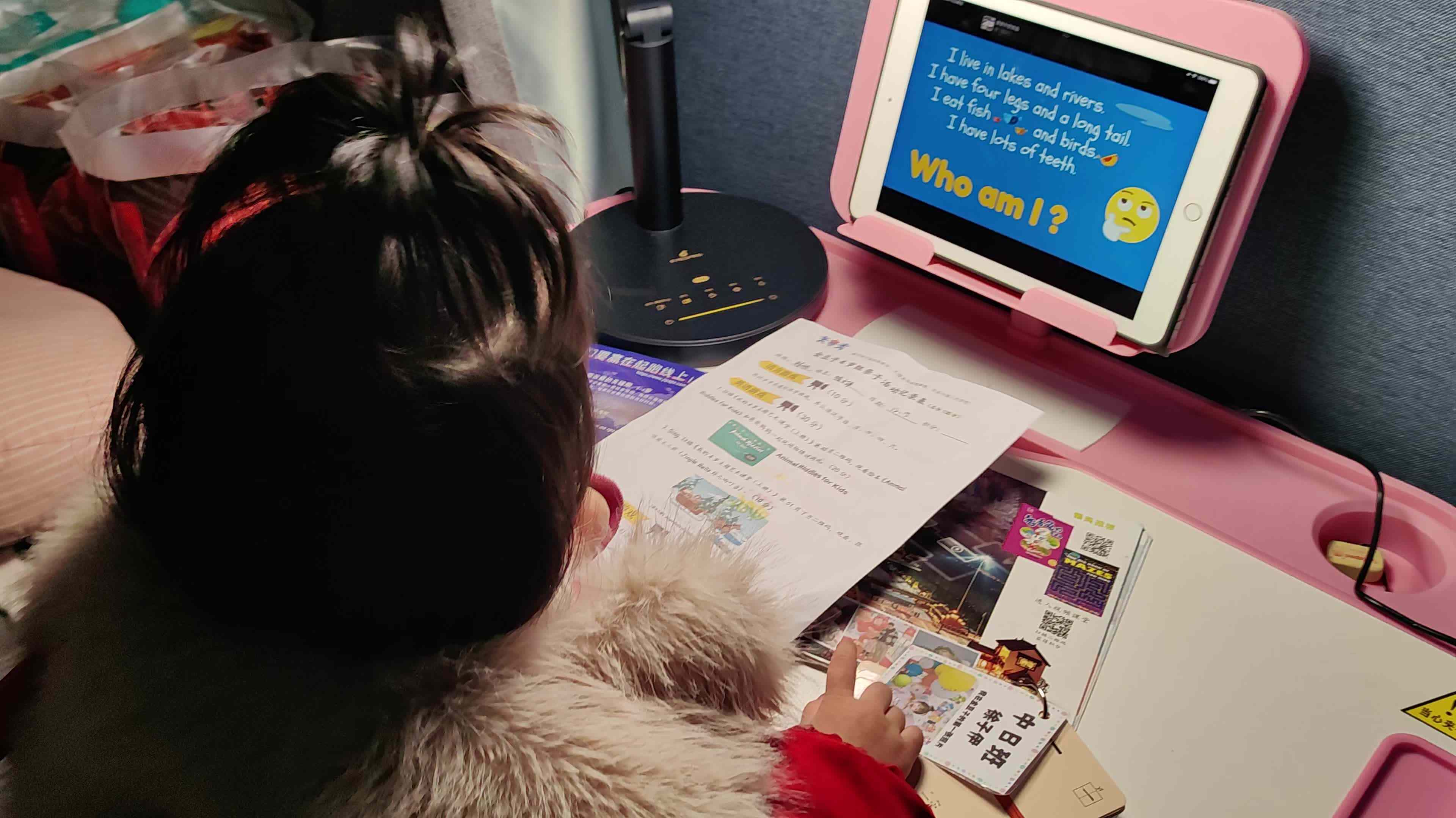 中B班徐子伊看英文视频