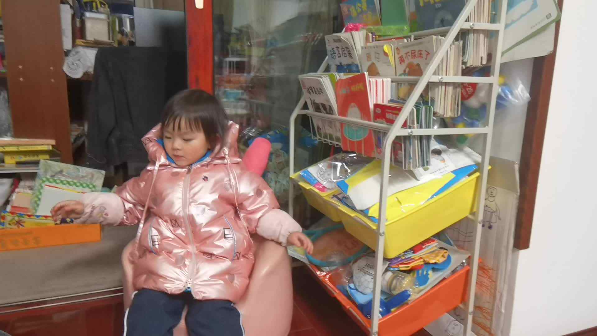 和爸爸一起做音舞练习