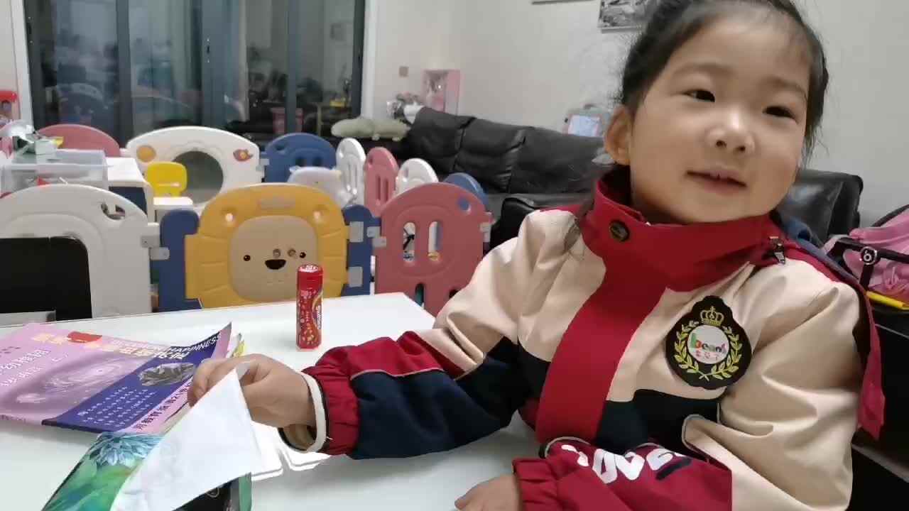 中 B 班宁汐言练习擦嘴巴.mp4