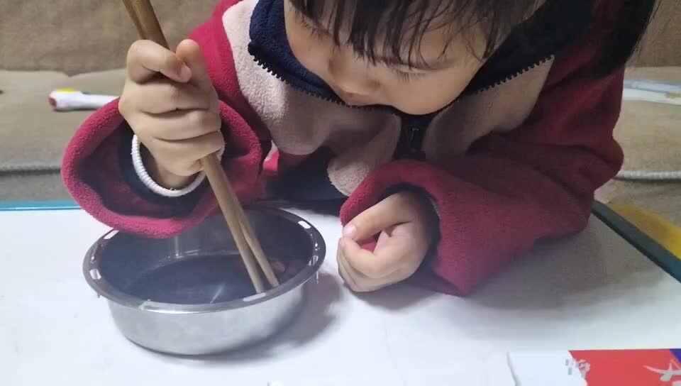 20231211中A于陈昱夹豆子.mp4