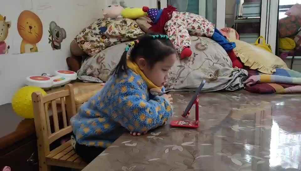 中B班12月17张芷萱观看故事《孟母三迁》