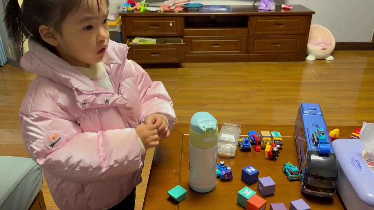 中B班李茵琪练习拧瓶盖.MOV