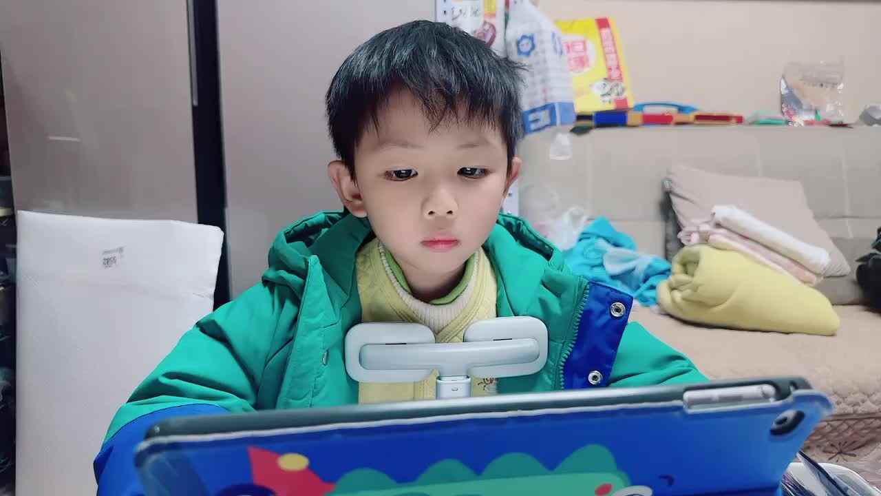 2023.12.20观看跟唱英文儿歌《hows the weather》.MOV