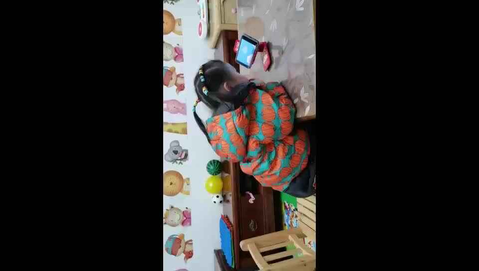 中B班12月21张芷萱观看学习英文儿歌