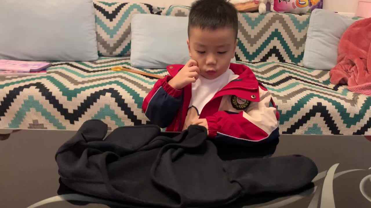 中B班杨育寒练习翻衣袖