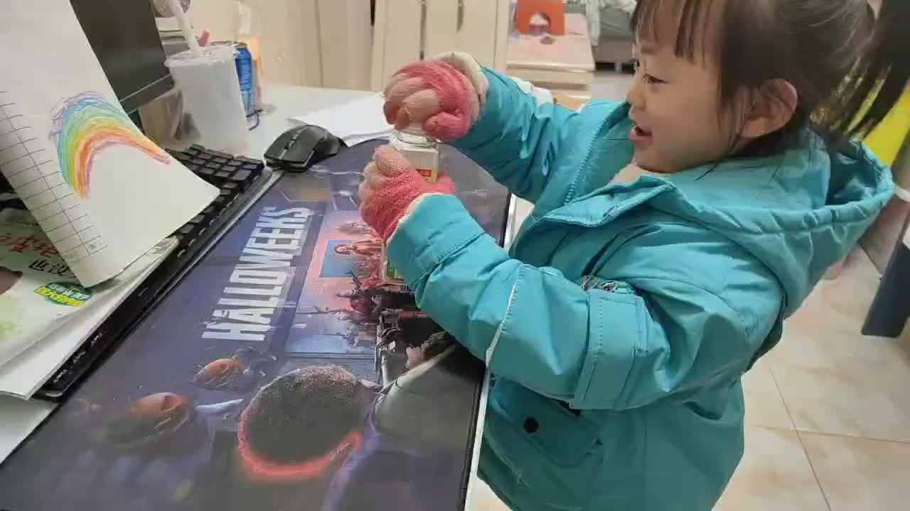 12月18日中B班谭诗锜  拧瓶盖