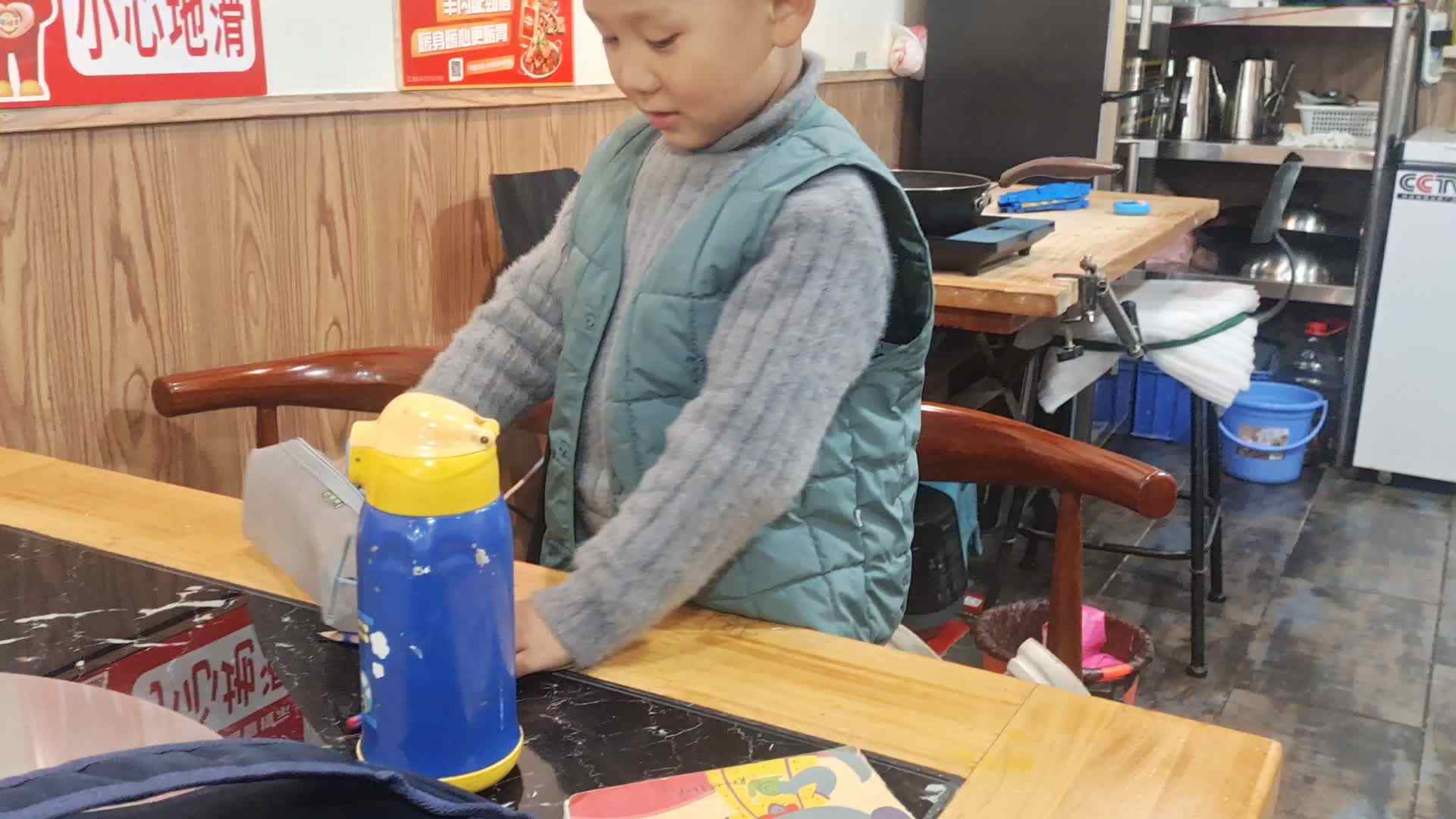 大B班王子扬整理书包