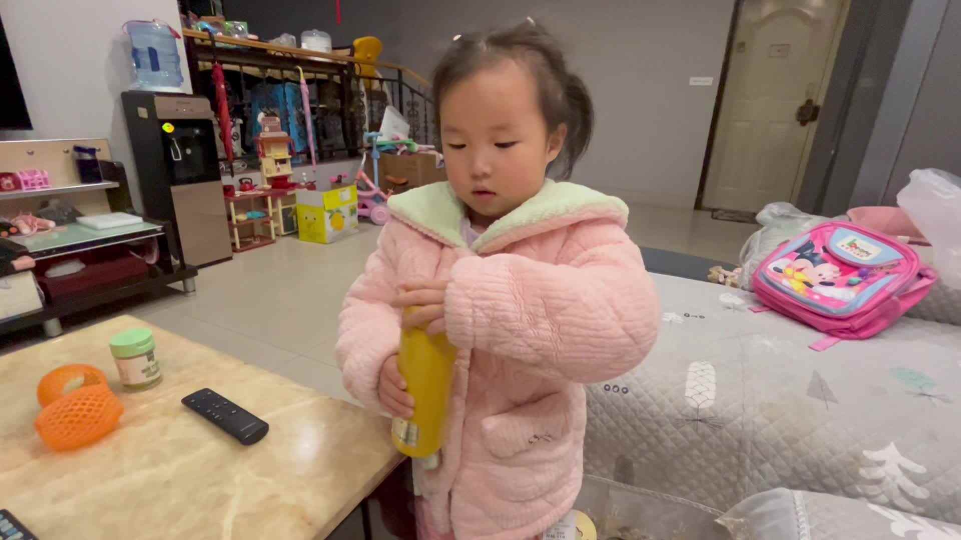 拧瓶盖